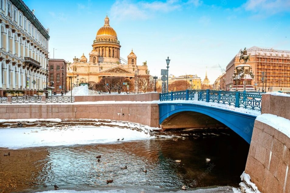 Санкт-Петербург. Зимняя набережная каналов Невы.